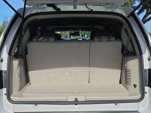 Used 2014 Lincoln Navigator Base image 8