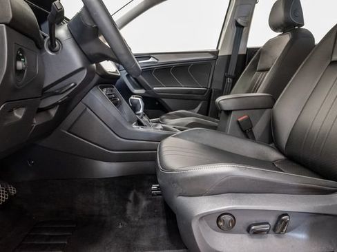 Used 2024 Volkswagen Tiguan SE FWD image 11