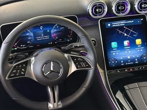 Used 2025 Mercedes-Benz GLC 300 4MATIC image 27