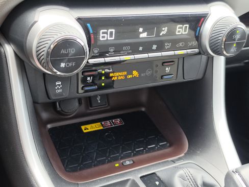 Certified 2022 Toyota RAV4 Limited AWD/4WD image 22