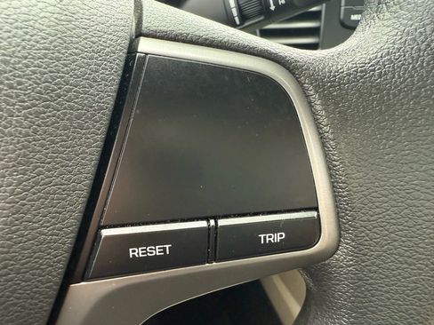 Used 2017 Hyundai Elantra SE image 6