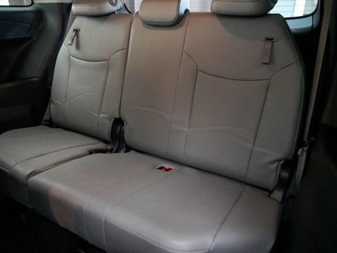 Used 2025 Toyota Sienna XLE image 17