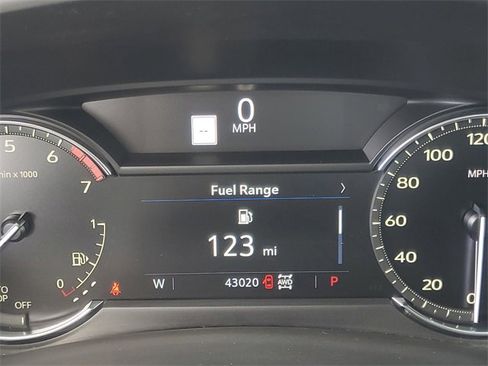 Used 2021 Cadillac XT4 Premium Luxury w/ Cold Weather Package image 17