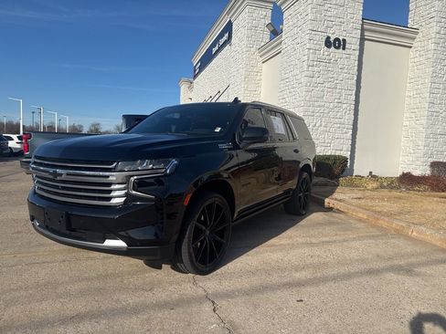 Used 2024 Chevrolet Tahoe High Country image 2
