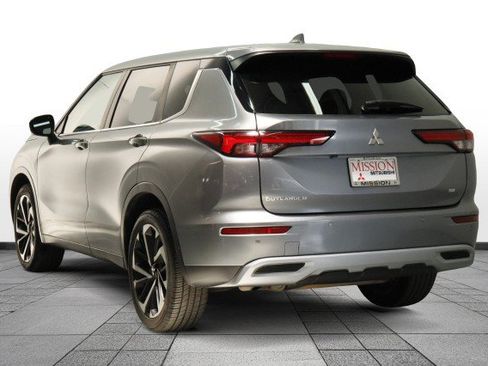 Used 2023 Mitsubishi Outlander SE FWD image 5