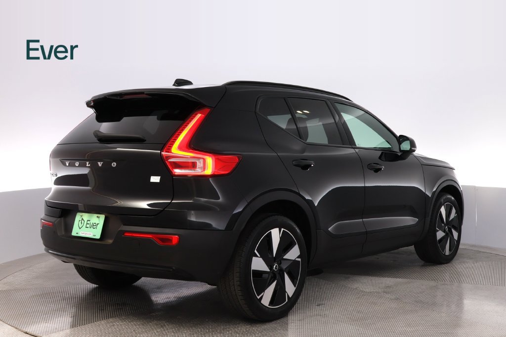 Used 2024 Volvo XC40 Recharge Core w/ Protection Package Premier AWD/4WD image 3
