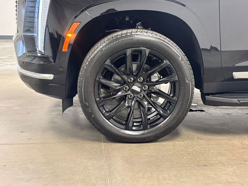 New 2025 Cadillac Escalade Luxury image 11