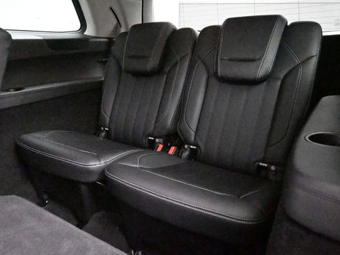 Used 2016 Mercedes-Benz GL 450 4MATIC w/ Premium I Package image 16