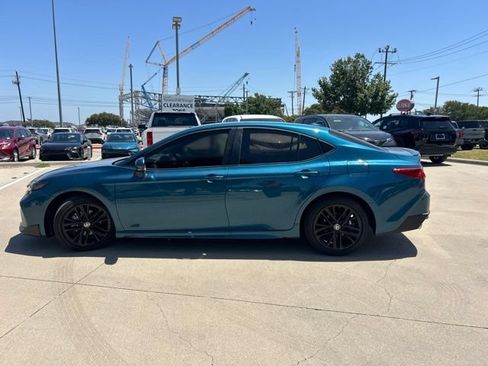 Used 2025 Toyota Camry SE FWD image 7