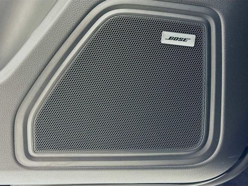 Certified 2026 Porsche Macan AWD/4WD image 12