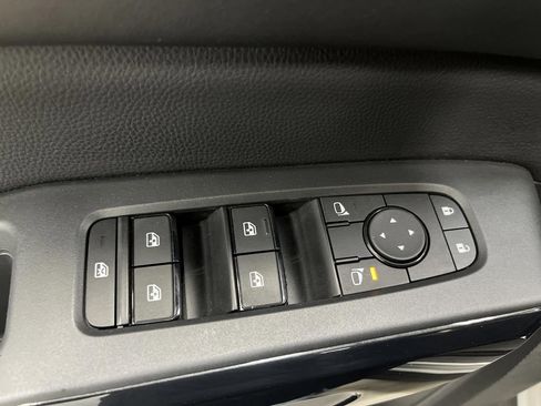 Used 2024 Nissan Pathfinder S image 26