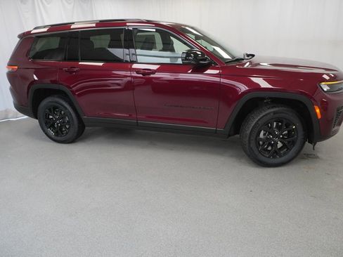 New 2026 Jeep Grand Cherokee L 4WD image 9