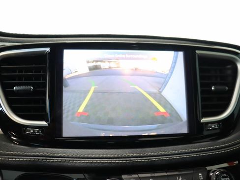 Used 2023 Chrysler Pacifica Touring-L w/ S Appearance Package FWD image 12