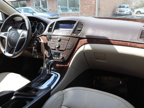 Used 2012 Buick Regal Leather FWD image 11