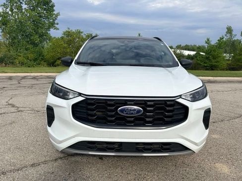 Used 2023 Ford Escape ST-Line w/ Tech Pack #1 AWD/4WD image 8