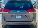Used 2012 Toyota Sienna LE image 4