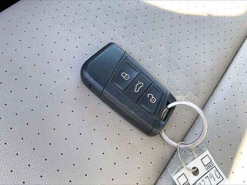 Used 2018 Volkswagen Atlas SE FWD image 11