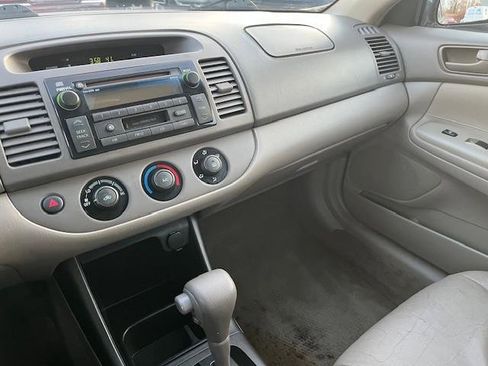Used 2002 Toyota Camry LE image 6
