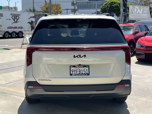 Certified 2026 Kia Carnival SX Prestige FWD image 6