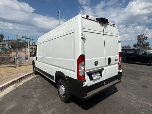 Used 2025 RAM ProMaster 2500 w/ Convenience Group FWD image 4