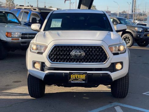 Used 2019 Toyota Tacoma TRD Off-Road w/ Technology Package AWD/4WD image 5