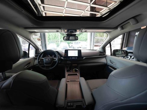 Used 2023 Toyota Sienna XLE w/ XLE Plus Package AWD/4WD image 19