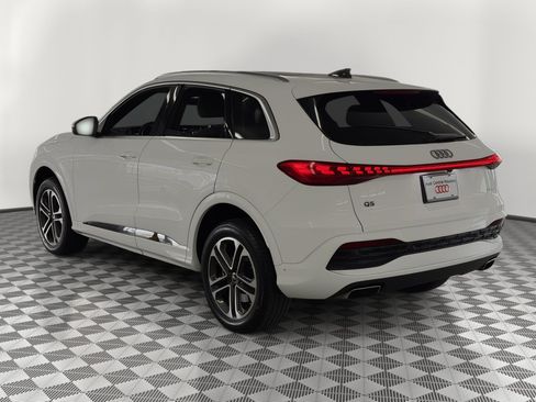 Used 2025 Audi Q5 Premium w/ Convenience Package AWD/4WD image 3
