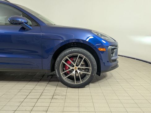 Certified 2024 Porsche Macan S AWD/4WD image 11