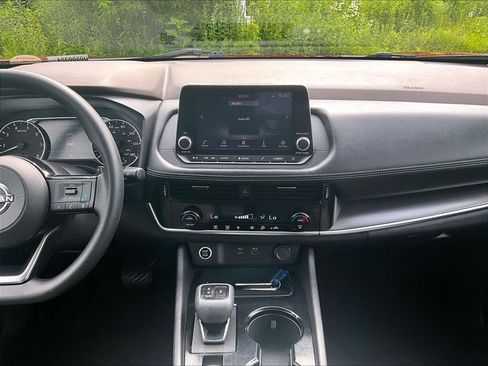 Used 2023 Nissan Rogue SV AWD/4WD image 18