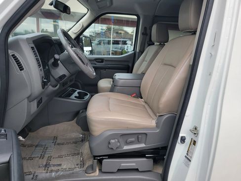 Used 2020 Nissan NV 3500 SL image 10