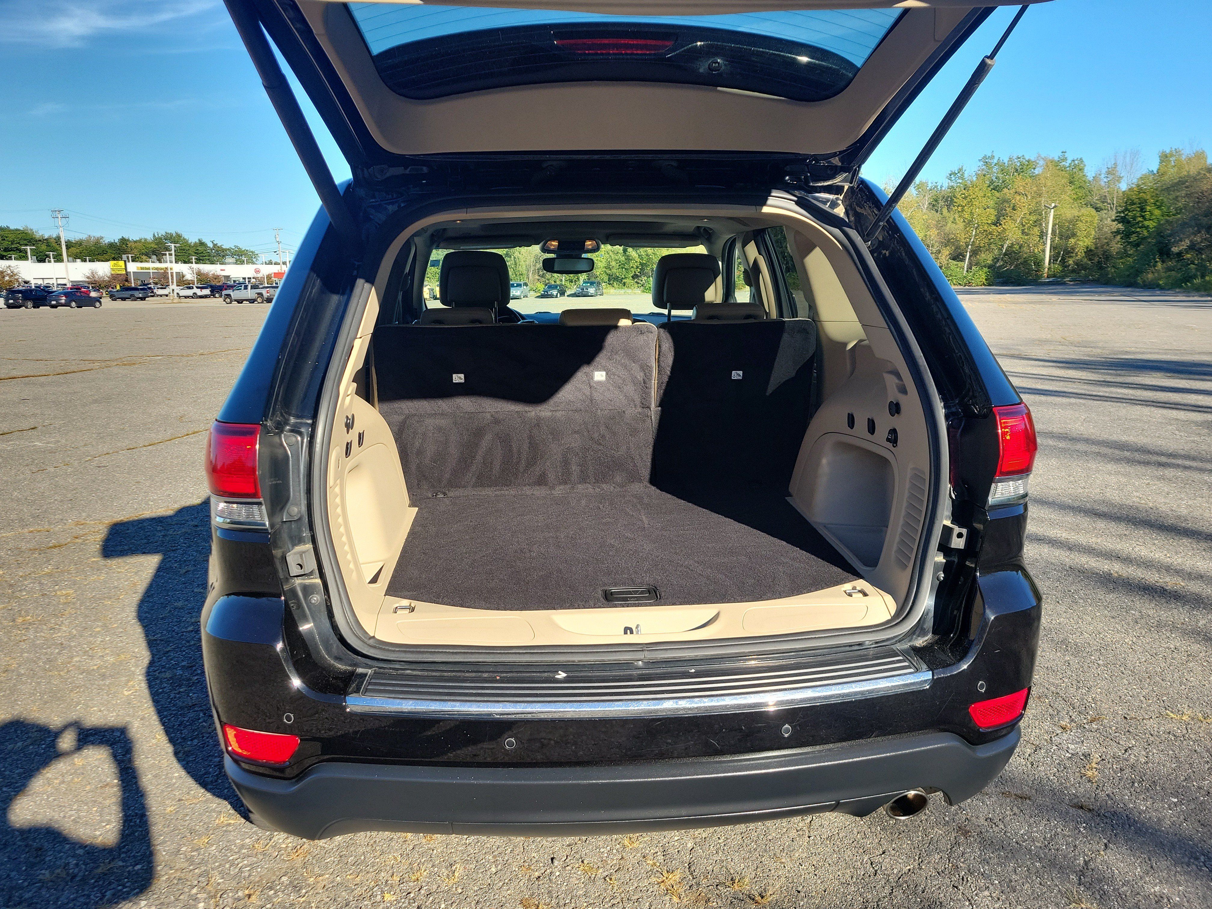 Used 2021 Jeep Grand Cherokee Limited AWD/4WD image 17
