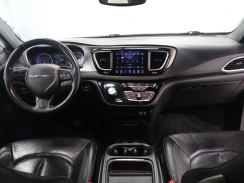 Used 2018 Chrysler Pacifica Touring-L w/ Premium Audio Group image 18