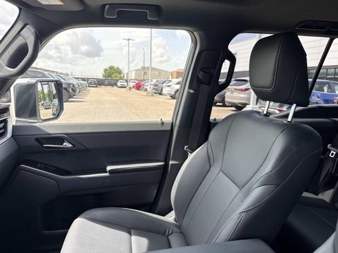 Used 2025 Lexus GX 550 w/ Cold Area Package AWD/4WD image 16