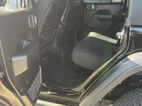 Used 2023 Jeep Wrangler Unlimited Rubicon w/ LED Lighting Group AWD/4WD image 20