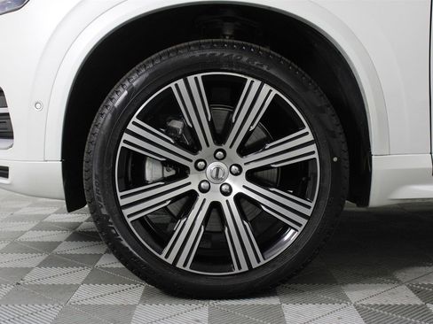 Certified 2024 Volvo XC90 T8 Ultimate w/ Protection Package Premier image 28