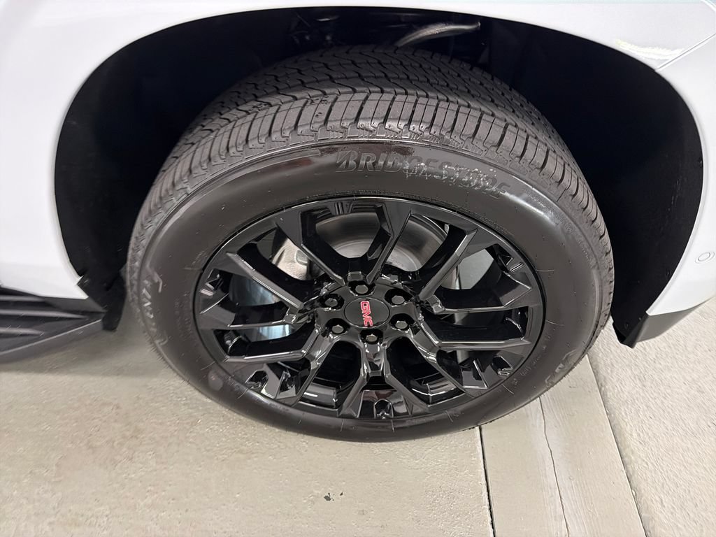 New 2026 GMC Yukon Denali w/ LPO, Floor Liner Package RWD image 4