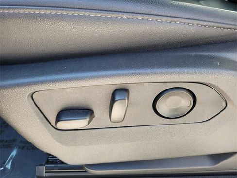 Used 2025 GMC Sierra 2500 SLT w/ SLT Premium Package image 6