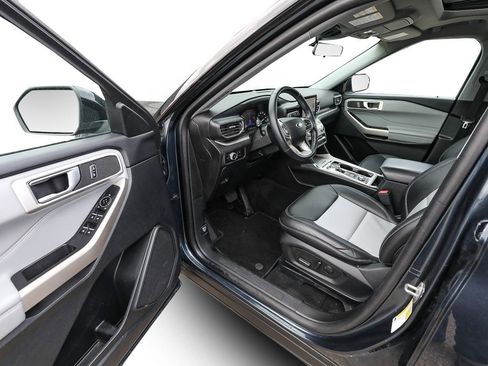 Used 2023 Ford Explorer XLT w/ Equipment Group 202A image 11