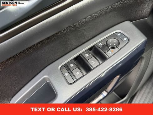 Used 2025 Nissan Pathfinder SV image 23