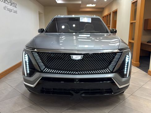 Used 2026 Cadillac Vistiq Luxury AWD/4WD image 3