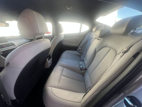 Used 2025 Genesis G70 2.5T image 25