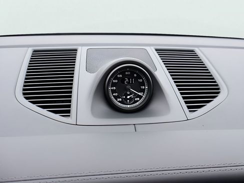 New 2026 Porsche Macan image 22