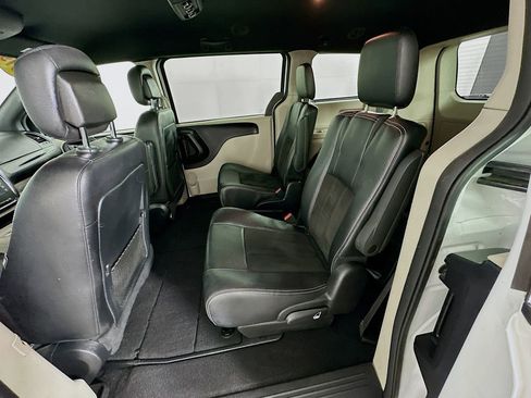 Used 2019 Dodge Grand Caravan SXT image 29