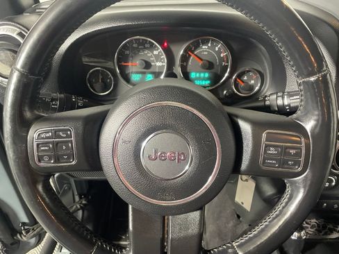 Used 2015 Jeep Wrangler Unlimited Sahara w/ Connectivity Group AWD/4WD image 14