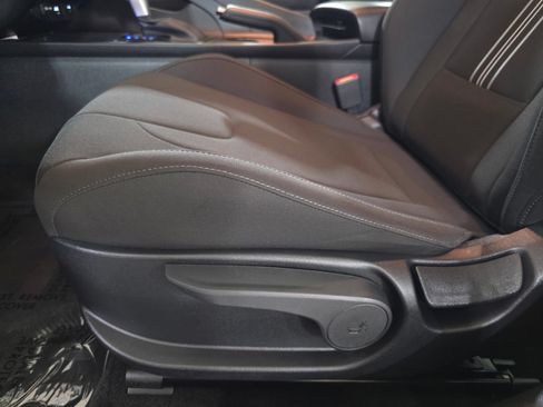 Certified 2025 Hyundai Elantra Sport FWD image 23