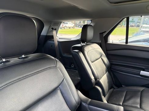 Used 2021 Ford Explorer Limited w/ Equipment Group 301A AWD/4WD image 14