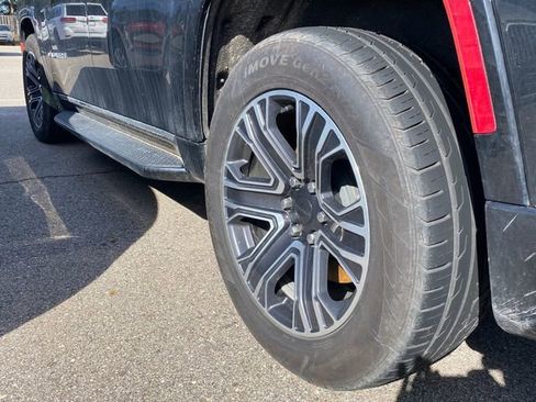 Used 2024 Jeep Wagoneer Series II image 12