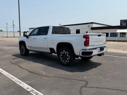 Used 2024 Chevrolet Silverado 2500 High Country w/ High Country Premium Package AWD/4WD image 5