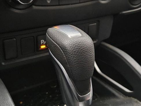 Used 2022 Nissan Frontier SV w/ Technology Package RWD image 11