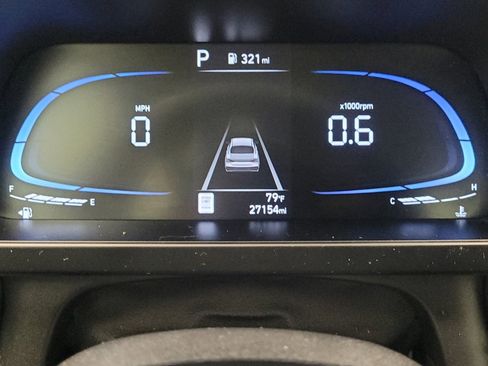 Used 2025 Hyundai Elantra SE FWD image 23